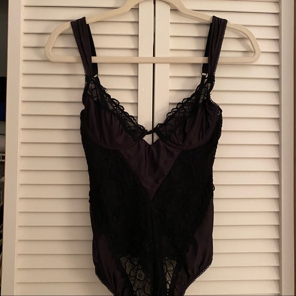 Black lace bodysuit - Picture 2 of 5